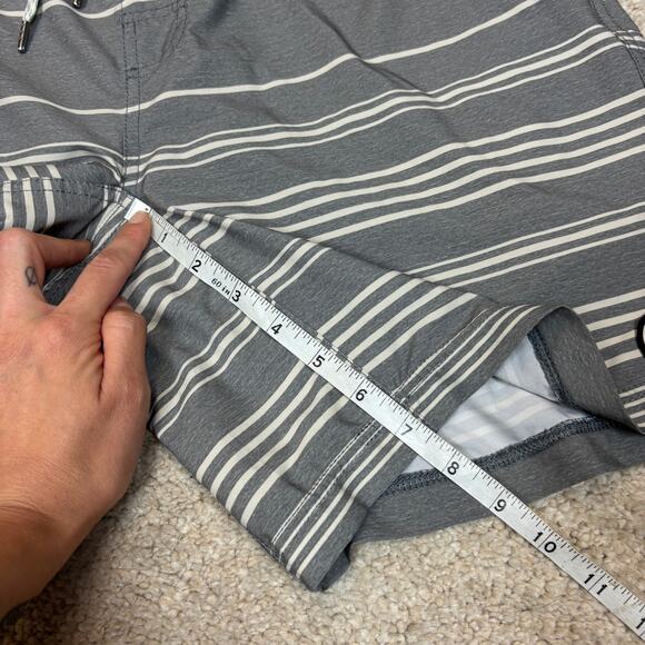Vuori 7" Shorts Mens Size 38 Gray Striped Lined Kore Hybrid Athletic - Picture 7 of 9